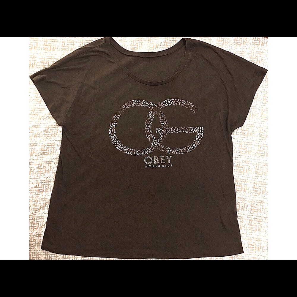 😌🛌🧸Loose, Comfortable OBEY shirt!🧸🛌😌